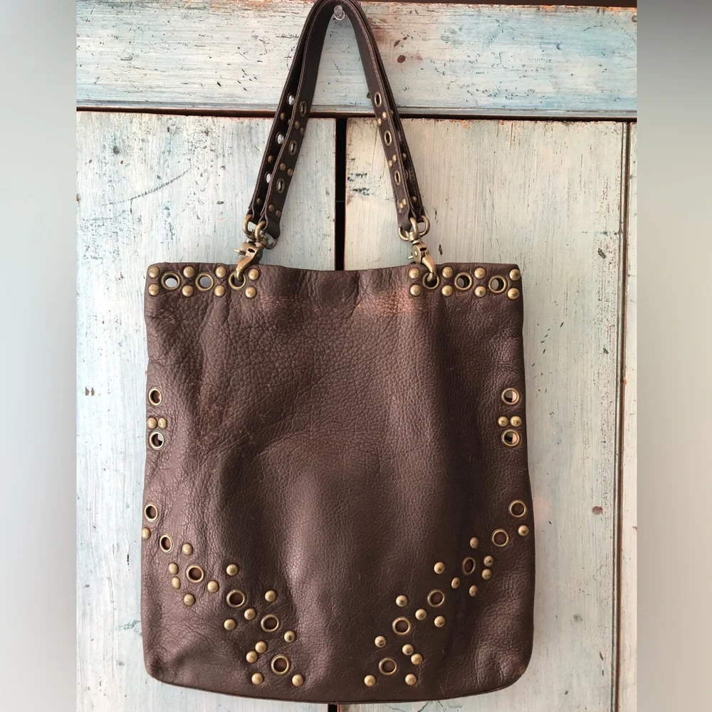 Leather HOBO bag with metal hardware & trim and peach fabric lining - EUC - Picture 2 of 16